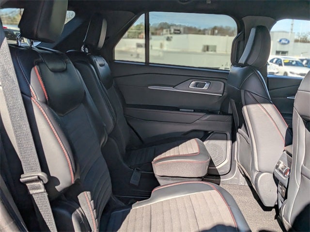 2025 Ford Explorer ST-Line 300A