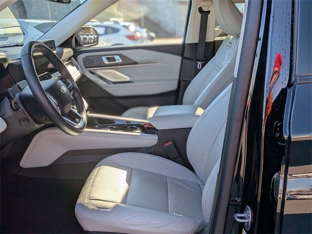 2025 Ford Explorer Platinum ULTIMATE PACKAGE