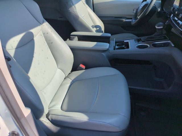 2023 Toyota Sienna XLE 8 Passenger