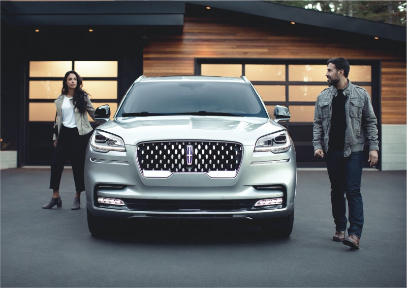 The sparkling grille of the 2023 Lincoln Aviator® Grand Touring model | Parkway Lincoln in Winston Salem NC