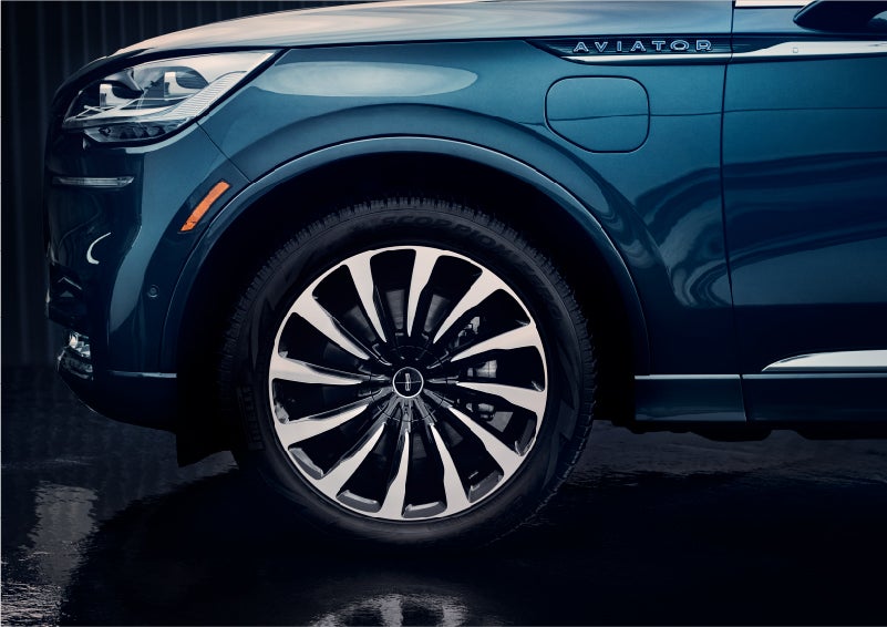 The 2023 Lincoln Aviator® Black Label Grand Touring model with unique 12-spoke wheel | Parkway Lincoln in Winston Salem NC