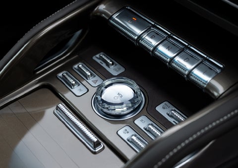 A crystal-inspired volume knob is shown in the center floor console of a 2024 Lincoln Nautilus® SUV. | Parkway Lincoln in Winston Salem NC