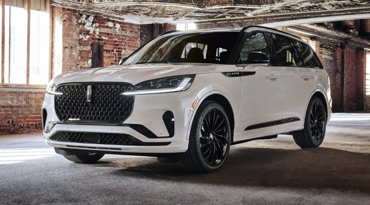 A 2026 Lincoln Aviator® SUV is shown with the available Jet Appearance Package. | Parkway Lincoln in Winston Salem NC