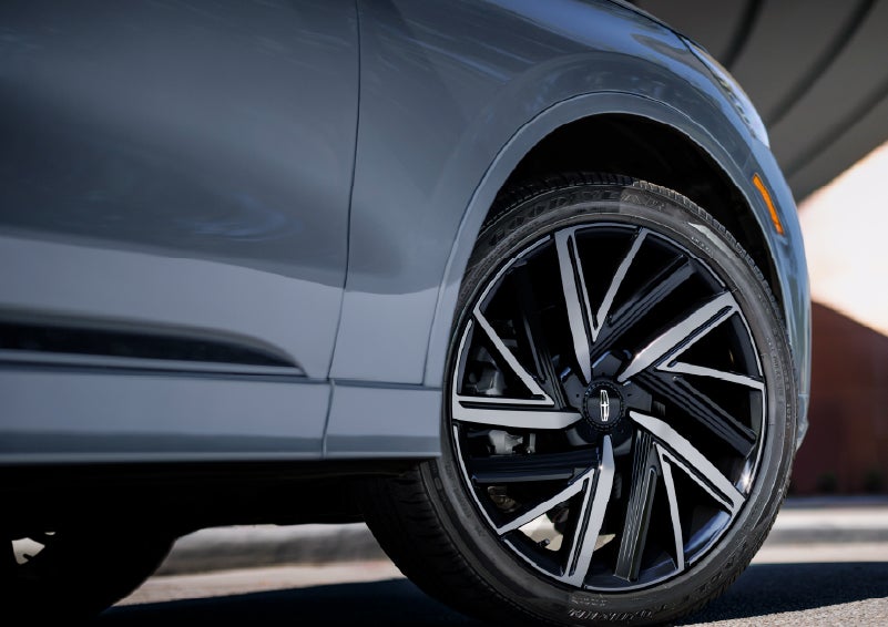 The wheel of the 2027 Lincoln Aviator® Black Label™ SUV is shown slightly angled out. | Parkway Lincoln in Winston Salem NC