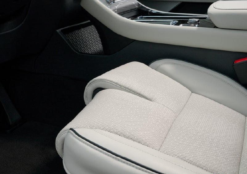 The front passenger Perfect Position seat is shown with the thigh extender adjusted.| Parkway Lincoln in Winston Salem NC